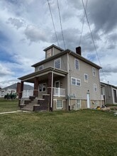 1218 Lewis Ave in Jeannette, PA - Building Photo - Building Photo