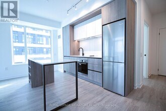 2495 Eglinton Ave W in Mississauga, ON - Building Photo - Building Photo