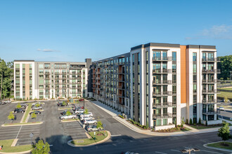 Carraway Village in Chapel Hill, NC - Foto de edificio - Building Photo