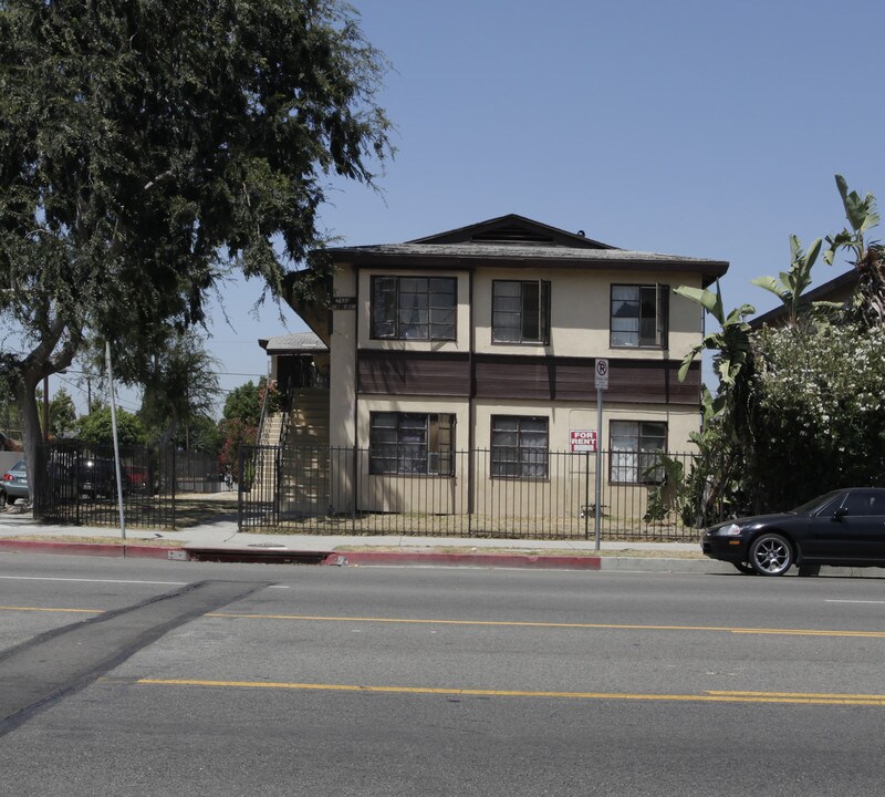 7333 Vineland Ave in Sun Valley, CA - Building Photo