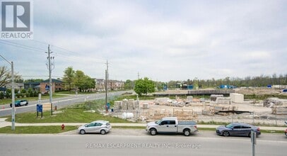 10 Mallard Trl in Hamilton, ON - Building Photo - Building Photo