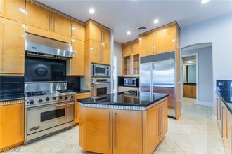 2221 Glenbrook Way in Las Vegas, NV - Building Photo - Building Photo