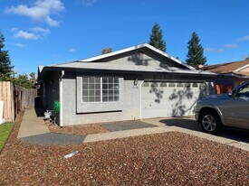 1138 Walnut Glen Ct in Chico, CA - Building Photo