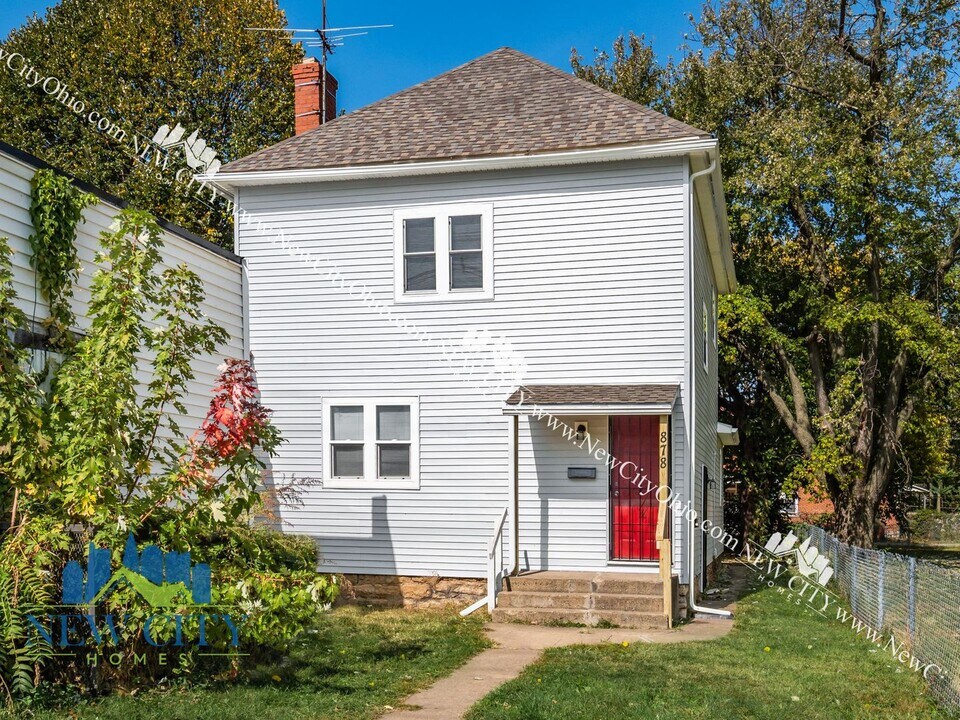 753 1/2-878-872 Sullivant Ave in Columbus, OH - Building Photo