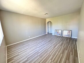 1814 N Decatur Blvd in Las Vegas, NV - Building Photo - Building Photo