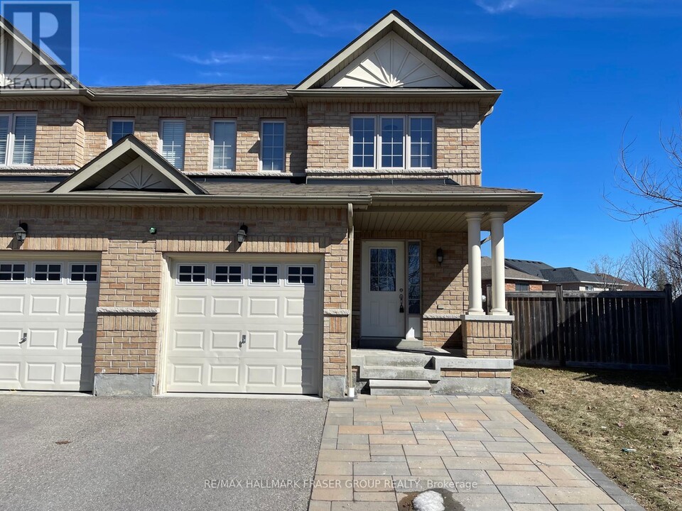 67 Brownridge Pl in Whitby, ON - Building Photo