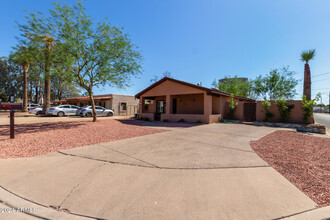 1001 E Clarendon Ave in Phoenix, AZ - Building Photo - Building Photo