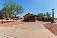 1001 E Clarendon Ave in Phoenix, AZ - Foto de edificio - Building Photo