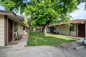 1322 S Vine St in Wichita, KS - Building Photo - Building Photo