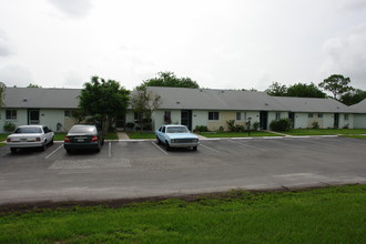 Villas of Northport in North Port, FL - Foto de edificio - Building Photo