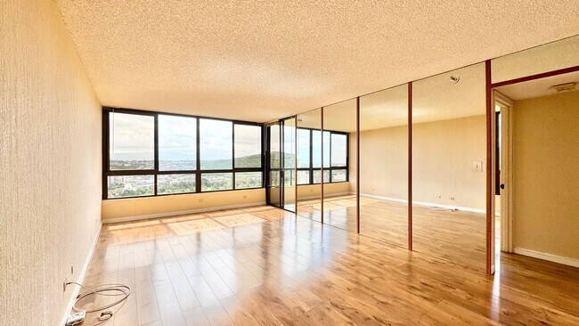 5333 Likini St in Honolulu, HI - Building Photo - Building Photo
