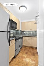 333 E 34th St in New York, NY - Building Photo - Building Photo