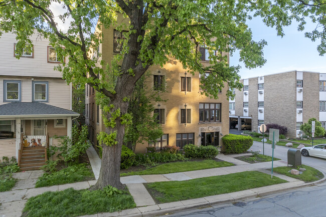 1136 Ontario St in Oak Park, IL - Foto de edificio - Building Photo