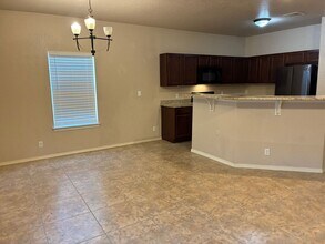 5602 England Dr in Sunland Park, NM - Foto de edificio - Building Photo