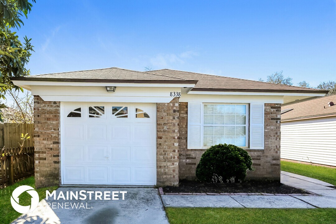 8338 Century Point Dr S in Jacksonville, FL - Building Photo