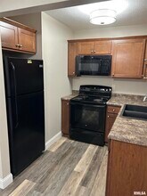 5029 N Lakeside Pl in Peoria Heights, IL - Building Photo - Building Photo