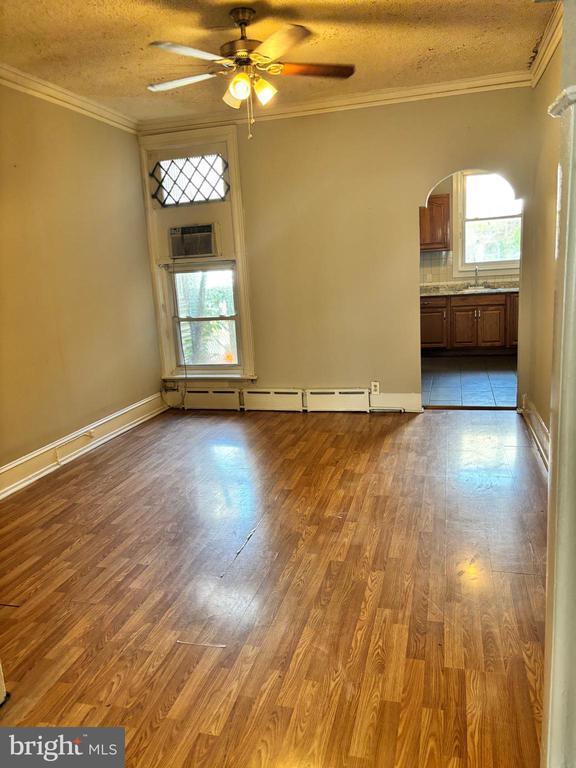 property at 4921 N Hutchinson St