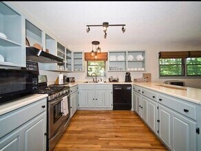 276 Crooked Creek Ln in Sylva, NC - Foto de edificio - Building Photo