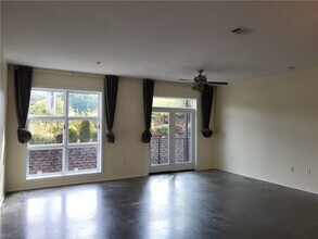 560 Dutch Valley Rd NE in Atlanta, GA - Building Photo - Building Photo