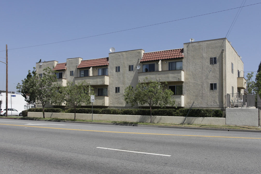 6402 Ben Ave in North Hollywood, CA - Building Photo