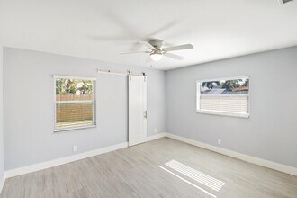 9126 Roan Ln in West Palm Beach, FL - Foto de edificio - Building Photo