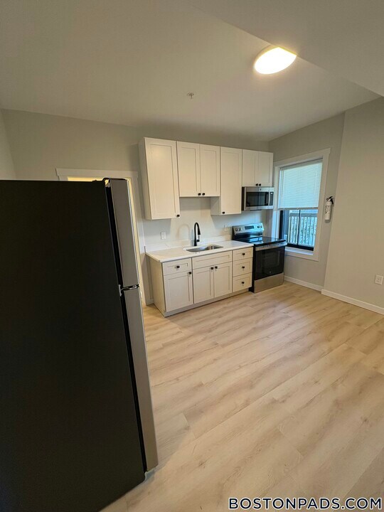 26 Woodland St in Worcester, MA - Foto de edificio