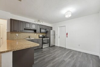 6144 SW 30th St in Miramar, FL - Building Photo - Building Photo