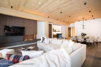 180 Wood Rd, Unit 302 in Snowmass Village, CO - Building Photo - Building Photo