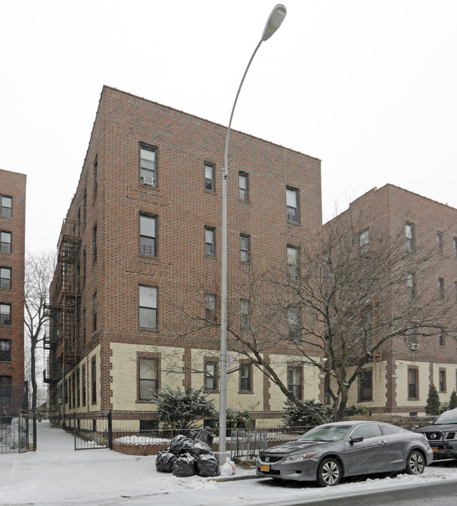 14435 Roosevelt Ave in Flushing, NY - Building Photo