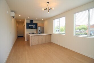 7530 N Richmond Ave in Portland, OR - Building Photo - Building Photo