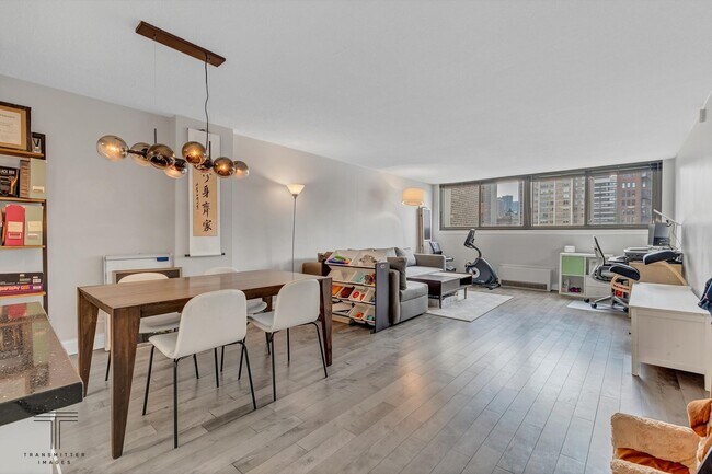 30 E Division St, Unit 7E in Chicago, IL - Foto de edificio - Building Photo