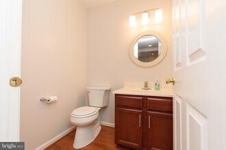 521 Dogwood Dr in Maple Glen, PA - Foto de edificio - Building Photo