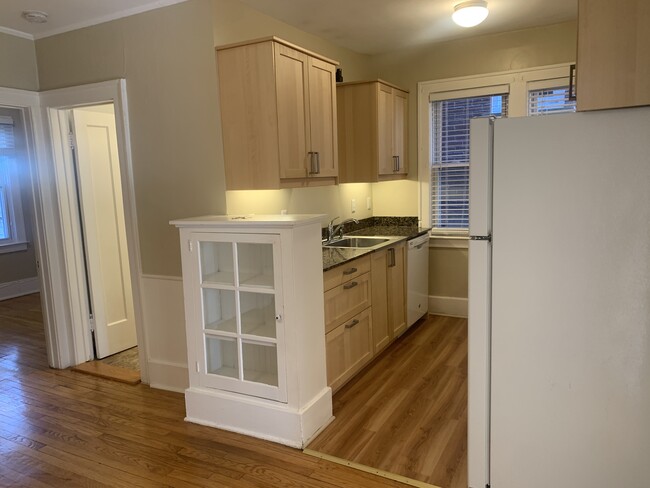 602 W 3rd St, Unit 1