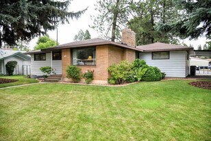 7918 N Hughes Dr in Spokane, WA - Building Photo