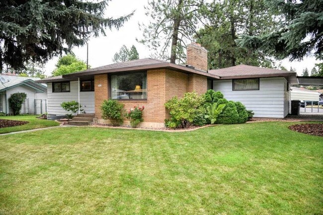 property at 7918 N Hughes Dr