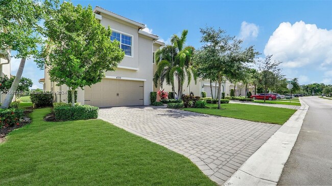 4729 Greenway Dr in Hollywood, FL - Foto de edificio - Building Photo