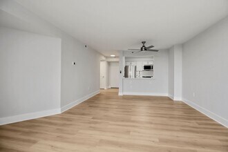10101 Grosvenor Pl in Rockville, MD - Building Photo - Building Photo