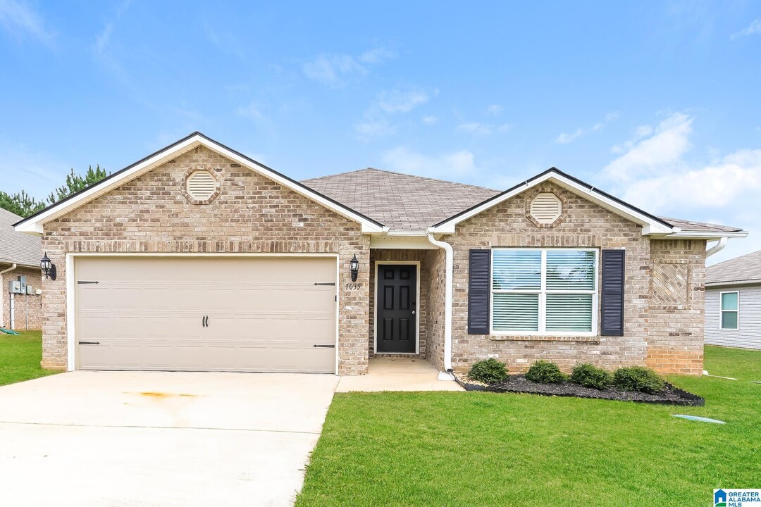1035 Brookhaven Dr in Odenville, AL - Building Photo