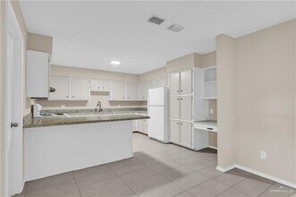 14 S Casa Linda St in McAllen, TX - Building Photo - Building Photo