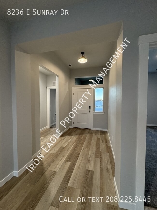 8236 E Sunray Dr in Nampa, ID - Building Photo - Building Photo