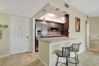 330 SE 20th Ave in Deerfield Beach, FL - Building Photo - Building Photo