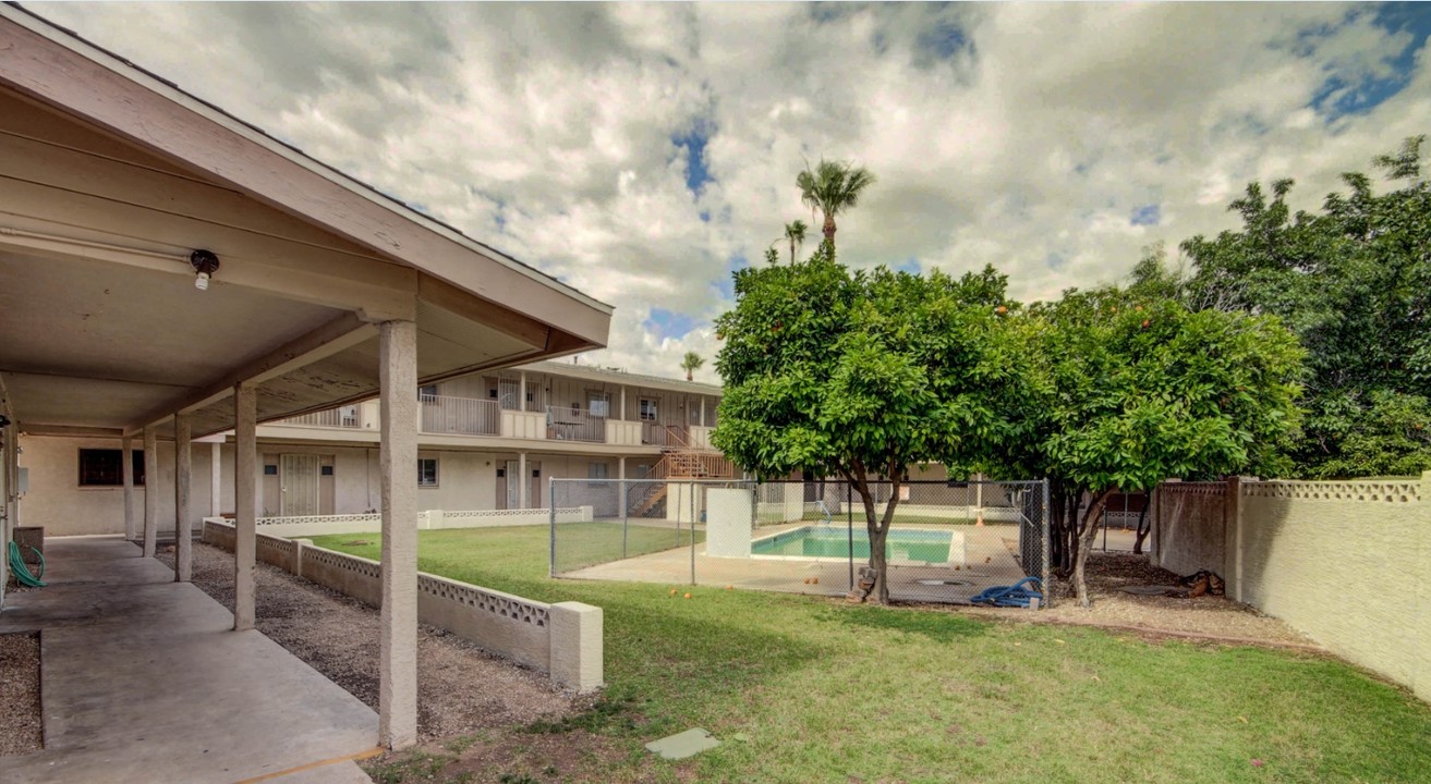 Point Park North in Phoenix, AZ - Building Photo