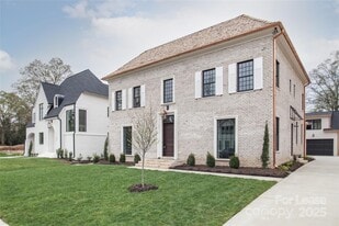 5024 Gilchrist Rd in Charlotte, NC - Building Photo