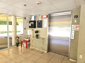 437 SW 7th St in Miami, FL - Building Photo - Building Photo