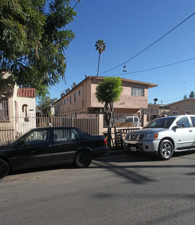 1136 Mariposa Ave in Los Angeles, CA - Building Photo - Building Photo