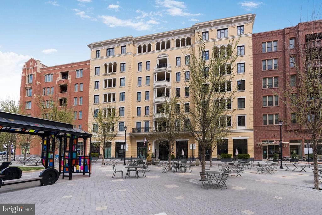 8551 Connecticut Ave in Chevy Chase, MD - Building Photo