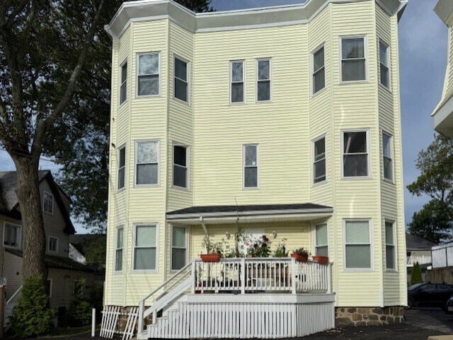 15 Adams St in Watertown, MA - Building Photo
