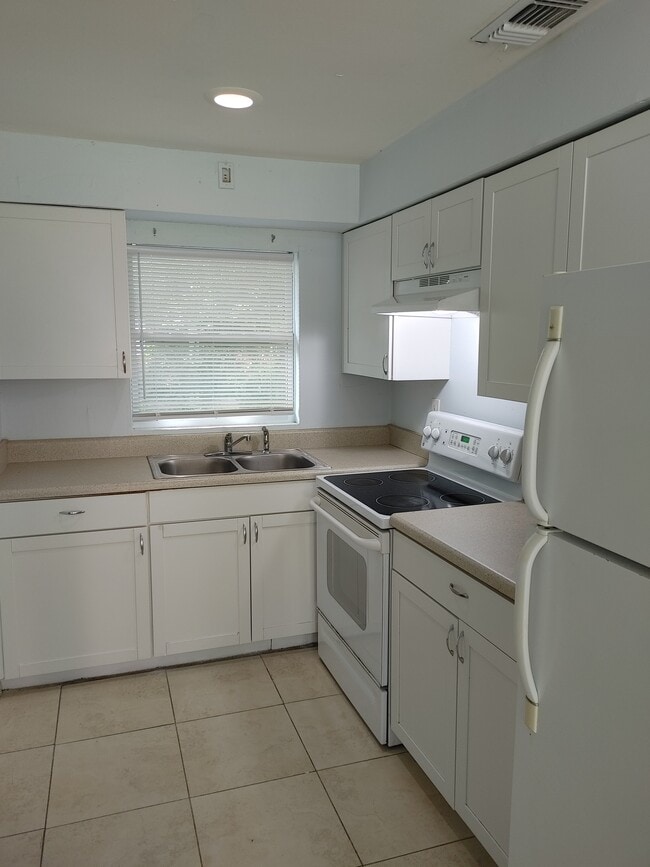 5440 Eleventh Ave in Ft. Myers, FL - Building Photo - Building Photo