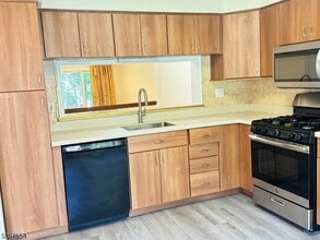 3606 Cricket Cir in Edison, NJ - Building Photo - Building Photo