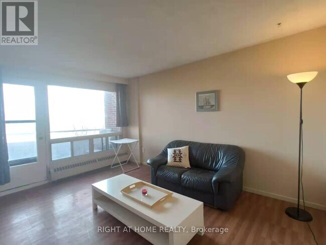 20 Chesterton Dr in Ottawa, ON - Building Photo - Building Photo